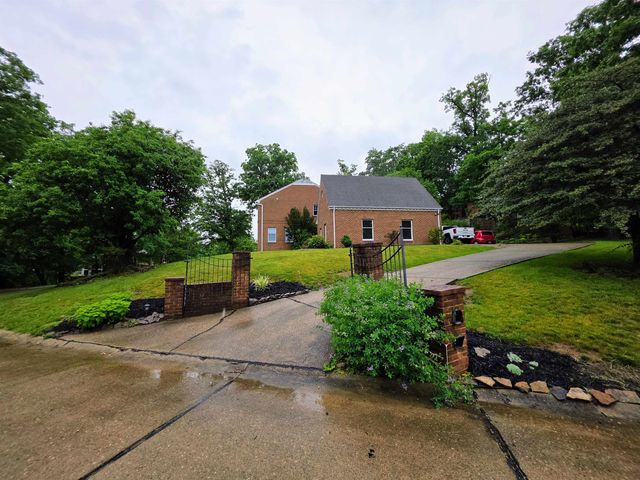 65 Derby Lane, Huntington, WV 25705