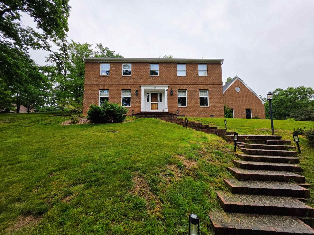 65 Derby Lane, Huntington, WV 25705