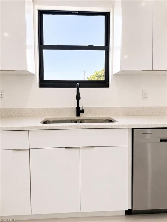 Image 4 of property listing at 2918 Diplomat PKWY W, Cape Coral, FL 33993