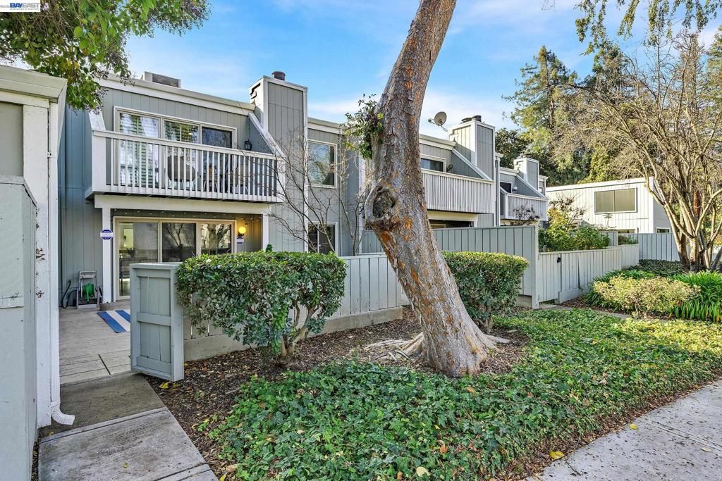 Image 37 of property listing at 7551 Maywood Dr, Pleasanton, CA 94588