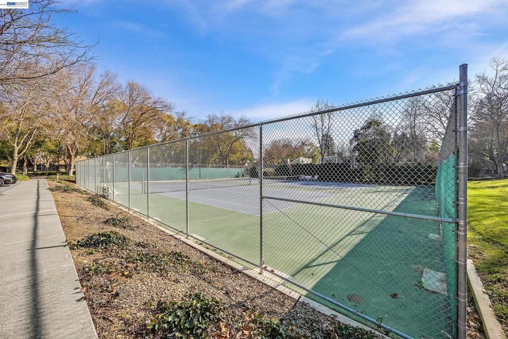 Image 39 of property listing at 7551 Maywood Dr, Pleasanton, CA 94588