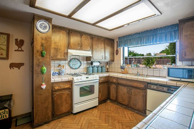 9102 Camphor, Hesperia, CA 92345