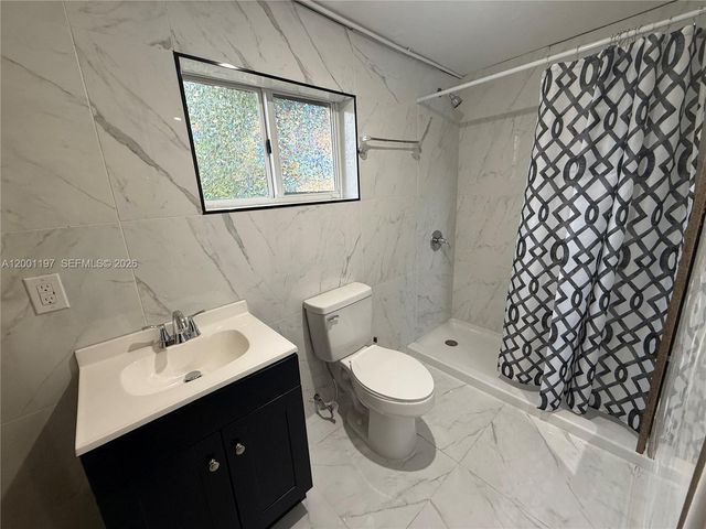 2021 Wilmington St B, Opa-locka, FL 33054