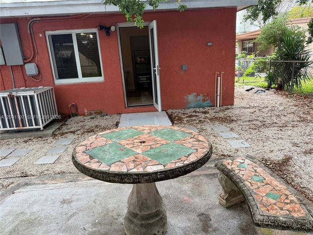 2021 Wilmington St B, Opa-locka, FL 33054