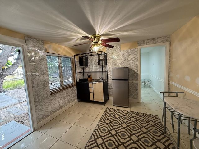 2021 Wilmington St B, Opa-locka, FL 33054