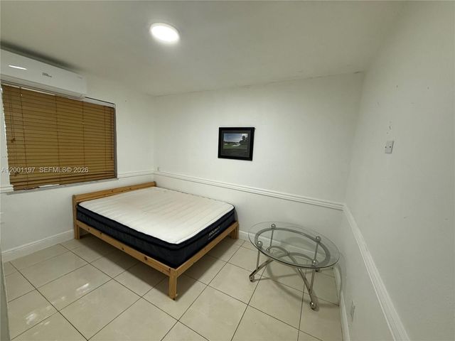 2021 Wilmington St B, Opa-locka, FL 33054