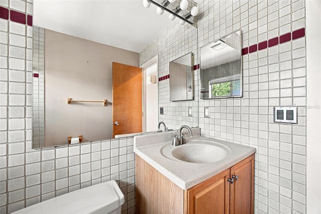2802 W ESTRELLA STREET, Tampa, FL 33629