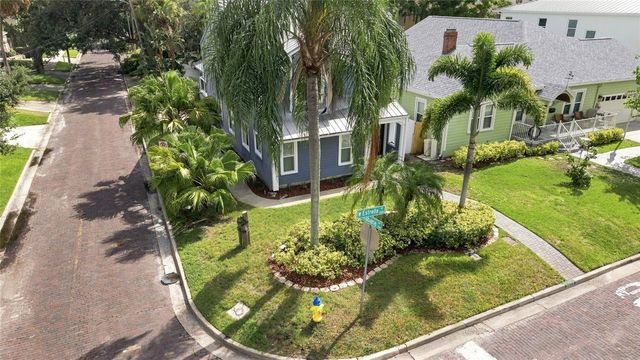 2802 W ESTRELLA STREET, Tampa, FL 33629