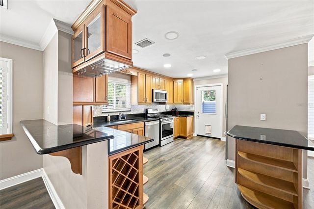 2802 W ESTRELLA STREET, Tampa, FL 33629