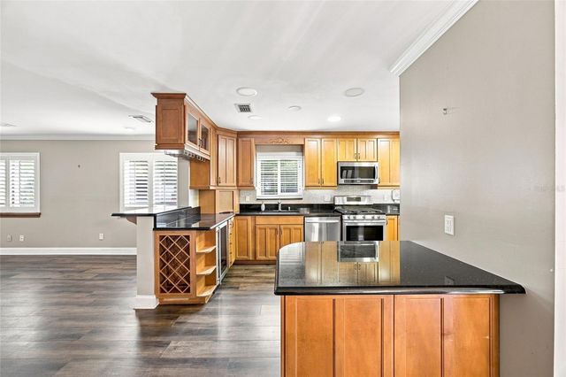 2802 W ESTRELLA STREET, Tampa, FL 33629