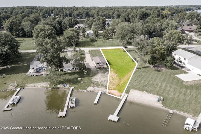 17 S Skyline Drive, Perrinton, MI 48871