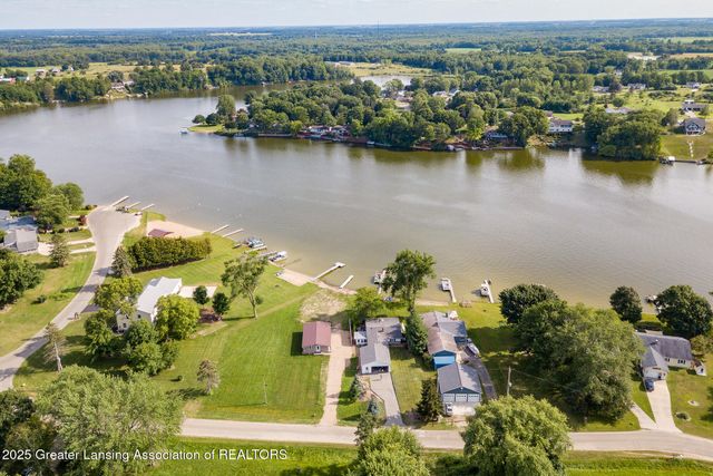 17 S Skyline Drive, Perrinton, MI 48871