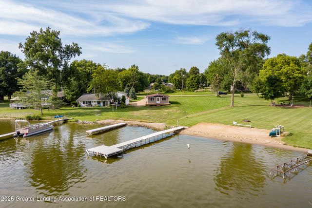 17 S Skyline Drive, Perrinton, MI 48871