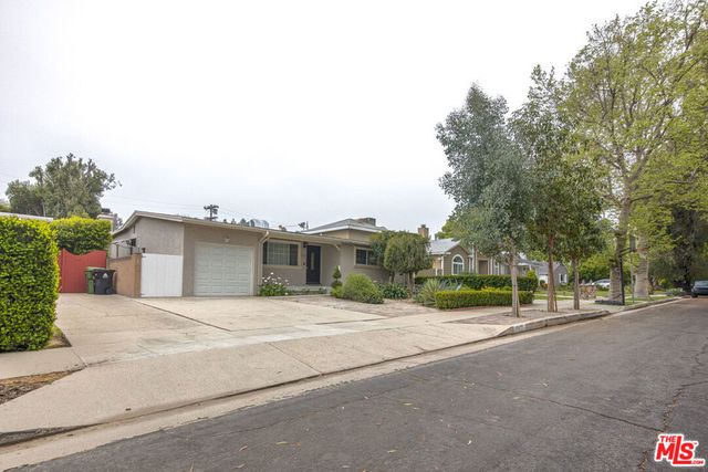 22022 Lopez Street, Woodland Hills, CA 91364