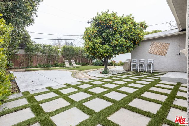 22022 Lopez Street, Woodland Hills, CA 91364