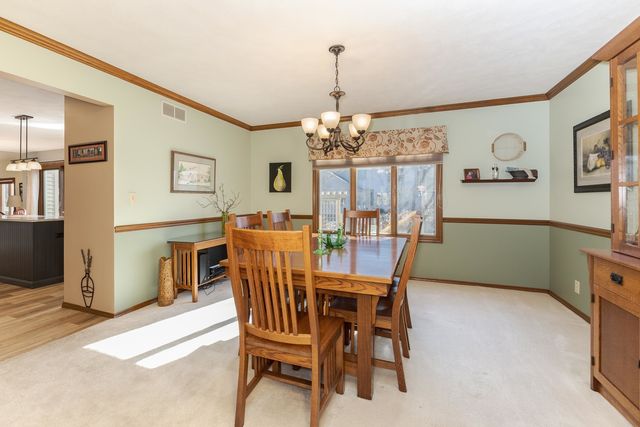 2813 Stonehurst Drive, Bloomington, IL 61704