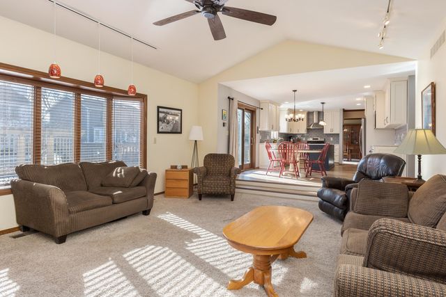 2813 Stonehurst Drive, Bloomington, IL 61704