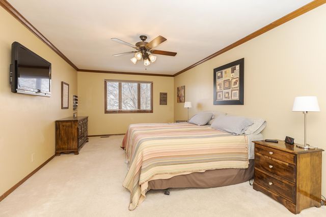 2813 Stonehurst Drive, Bloomington, IL 61704