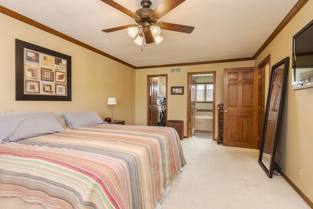 2813 Stonehurst Drive, Bloomington, IL 61704