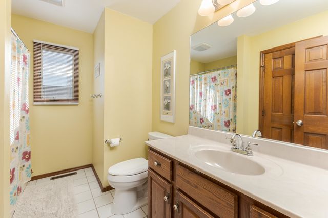 2813 Stonehurst Drive, Bloomington, IL 61704