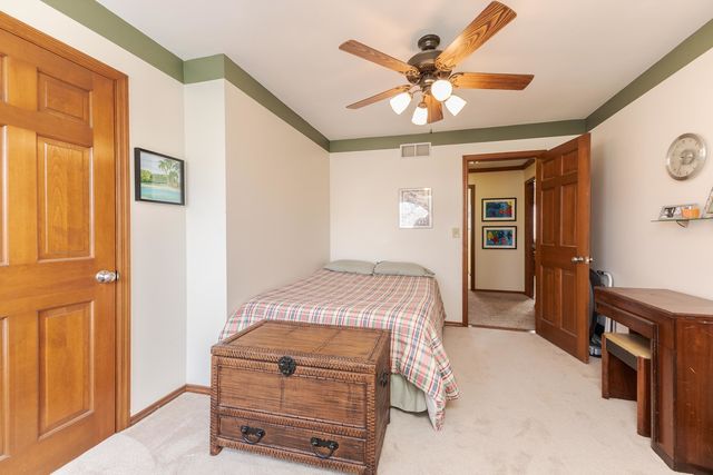 2813 Stonehurst Drive, Bloomington, IL 61704