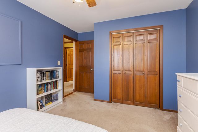 2813 Stonehurst Drive, Bloomington, IL 61704