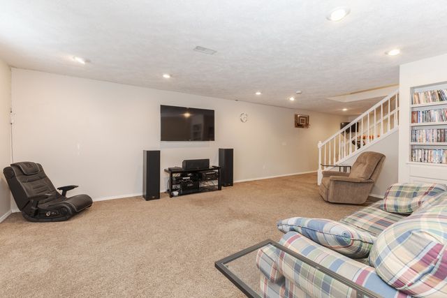 2813 Stonehurst Drive, Bloomington, IL 61704