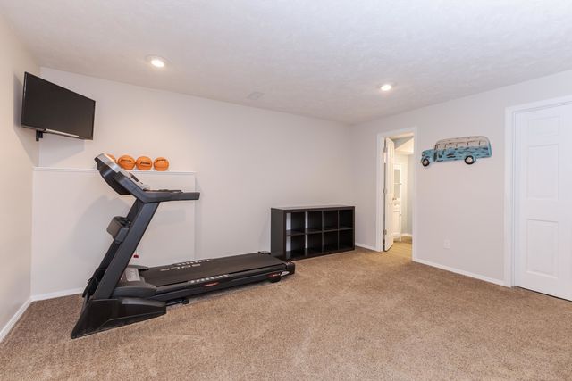 2813 Stonehurst Drive, Bloomington, IL 61704