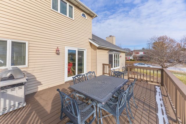 2813 Stonehurst Drive, Bloomington, IL 61704