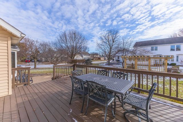 2813 Stonehurst Drive, Bloomington, IL 61704