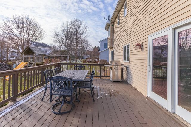 2813 Stonehurst Drive, Bloomington, IL 61704