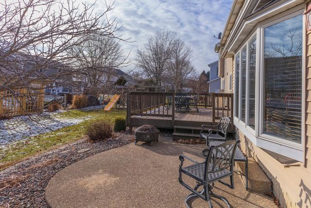 2813 Stonehurst Drive, Bloomington, IL 61704