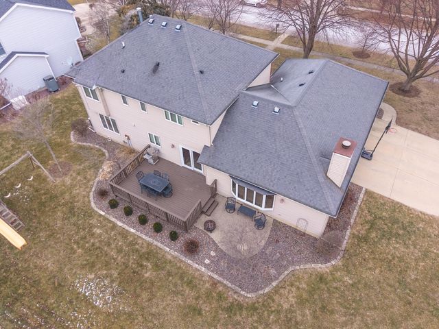 2813 Stonehurst Drive, Bloomington, IL 61704