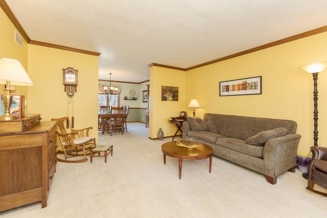 2813 Stonehurst Drive, Bloomington, IL 61704