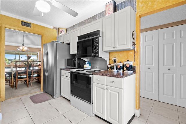 6768 N 10th Avenue 410, Lake Worth, FL 33467