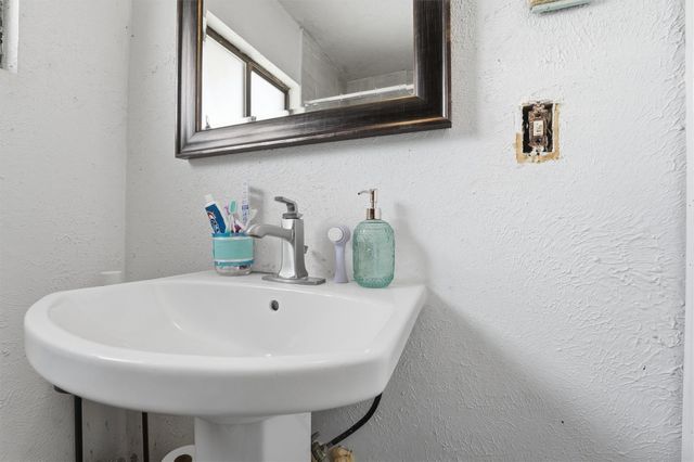 1002 Grenfell Lane, Houston, TX 77076