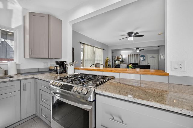 2310 32nd St, Sacramento, CA 95817