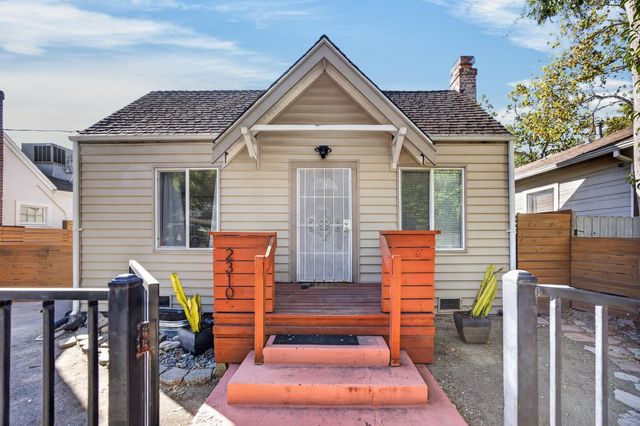 2310 32nd St, Sacramento, CA 95817