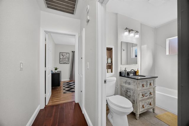 2310 32nd St, Sacramento, CA 95817