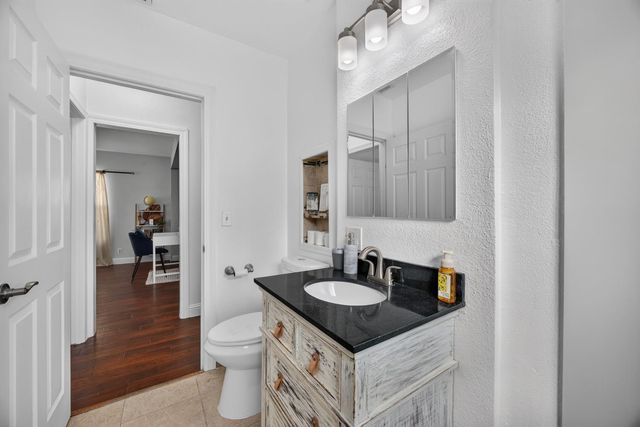 2310 32nd St, Sacramento, CA 95817