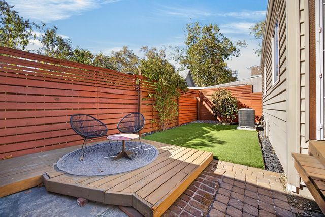 2310 32nd St, Sacramento, CA 95817