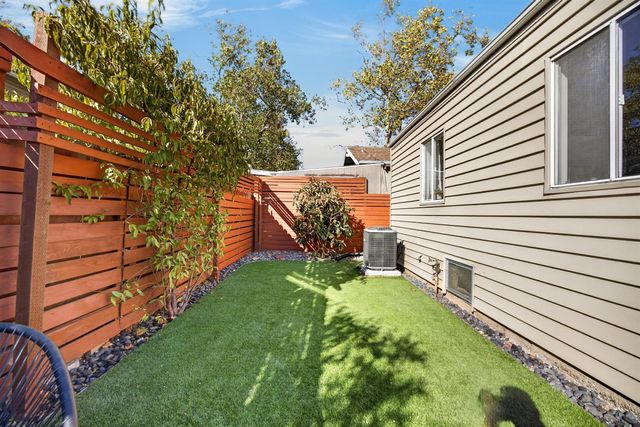 2310 32nd St, Sacramento, CA 95817