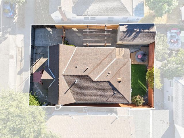 2310 32nd St, Sacramento, CA 95817