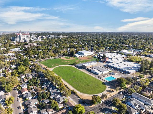 2310 32nd St, Sacramento, CA 95817