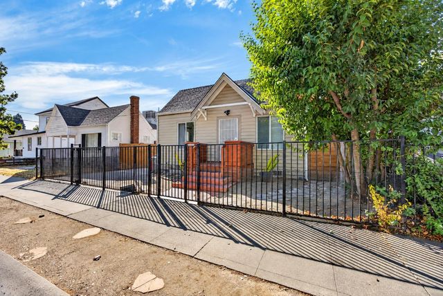 2310 32nd St, Sacramento, CA 95817