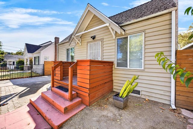 2310 32nd St, Sacramento, CA 95817