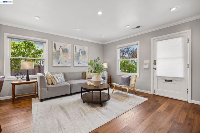 104 Cypress St, Alameda, CA 94501