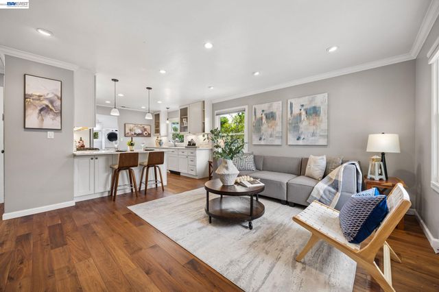 104 Cypress St, Alameda, CA 94501