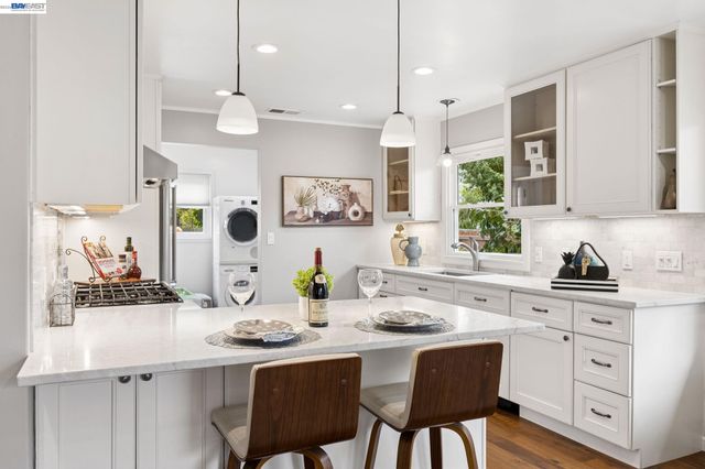 104 Cypress St, Alameda, CA 94501