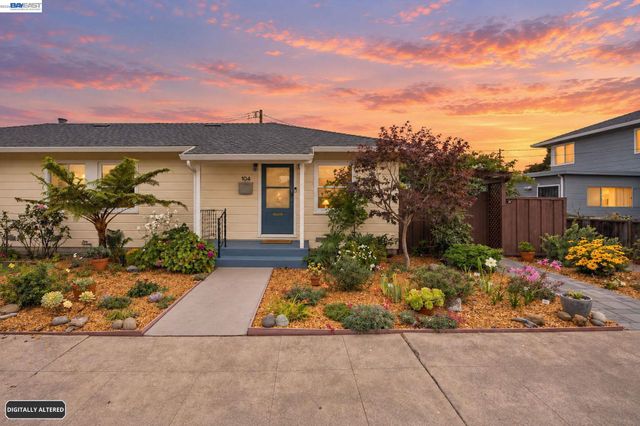 104 Cypress St, Alameda, CA 94501